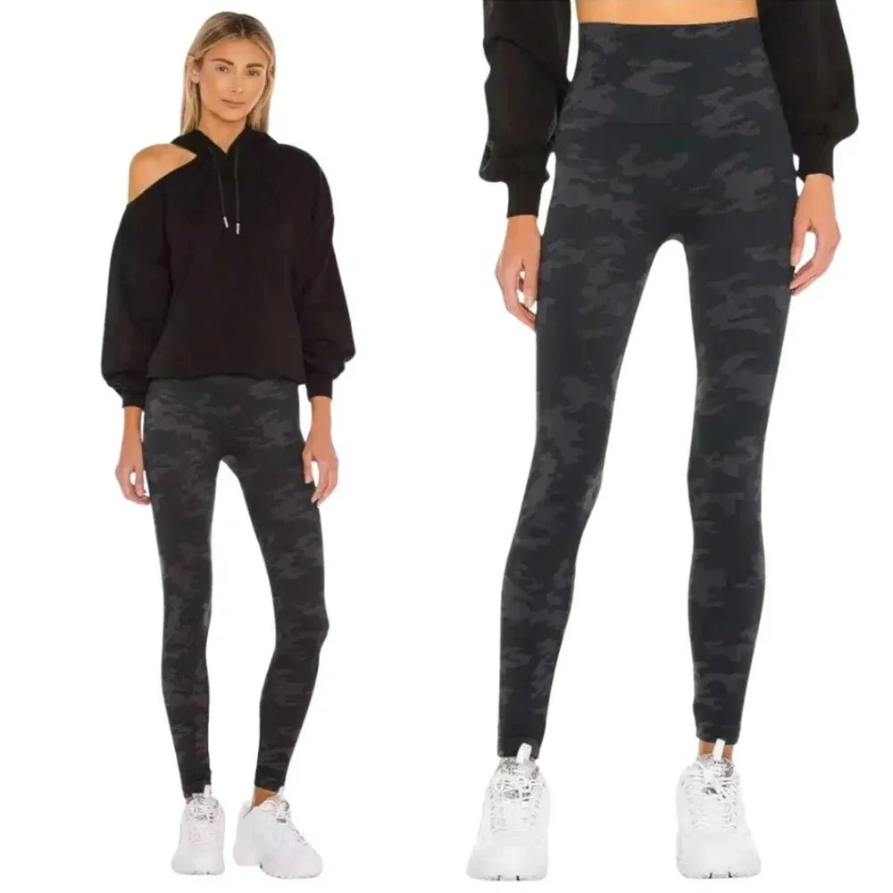 NWT SPANX Look At Me Now Seamless Ribbed Camo Leggings Women's Size XS Black